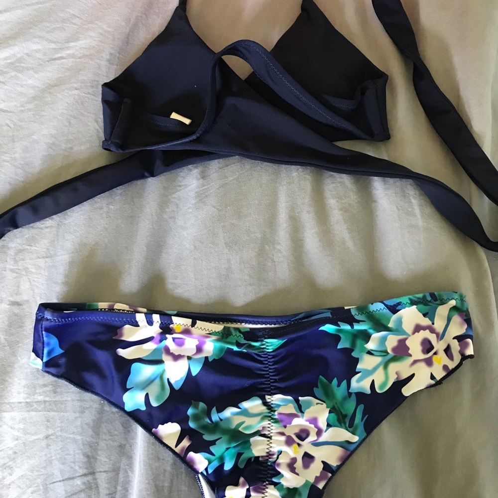 Floral bikini - Picture 2 of 4